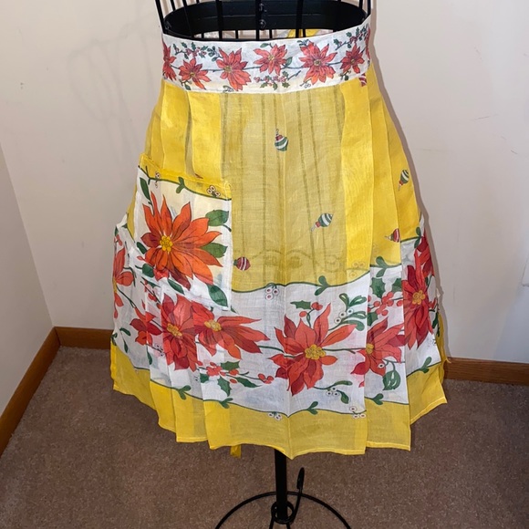 Vintage 1940’s/50’s yellow Christmas half apron with poinsettia & ornament print